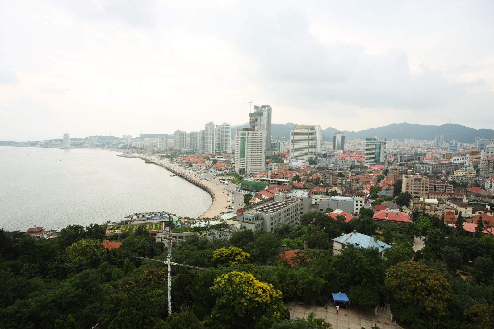 photo,material,free,landscape,picture,stock photo,Creative Commons,Yantai sweep of the eye, sightseeing spot, Modern architecture, souvenir shop, resort