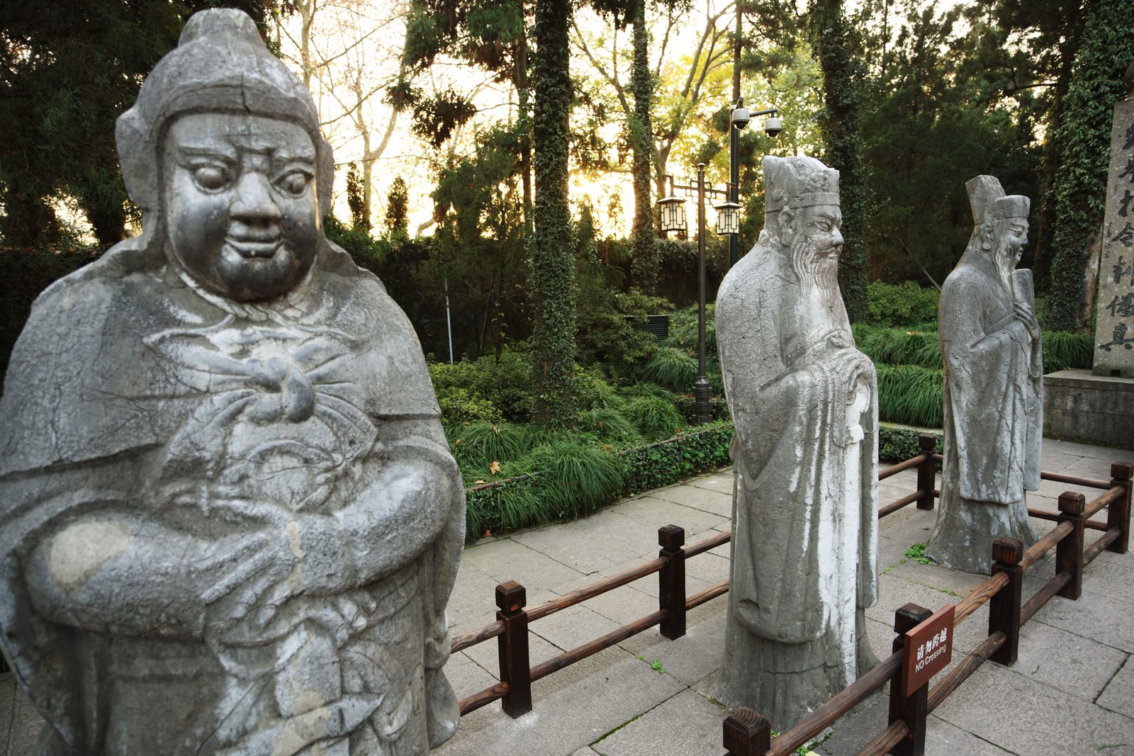 写真,素材,無料,フリー,フォト,クリエイティブ・コモンズ,風景,壁紙,岳王廟, 鄂王, 忠臣, お墓, 墓前