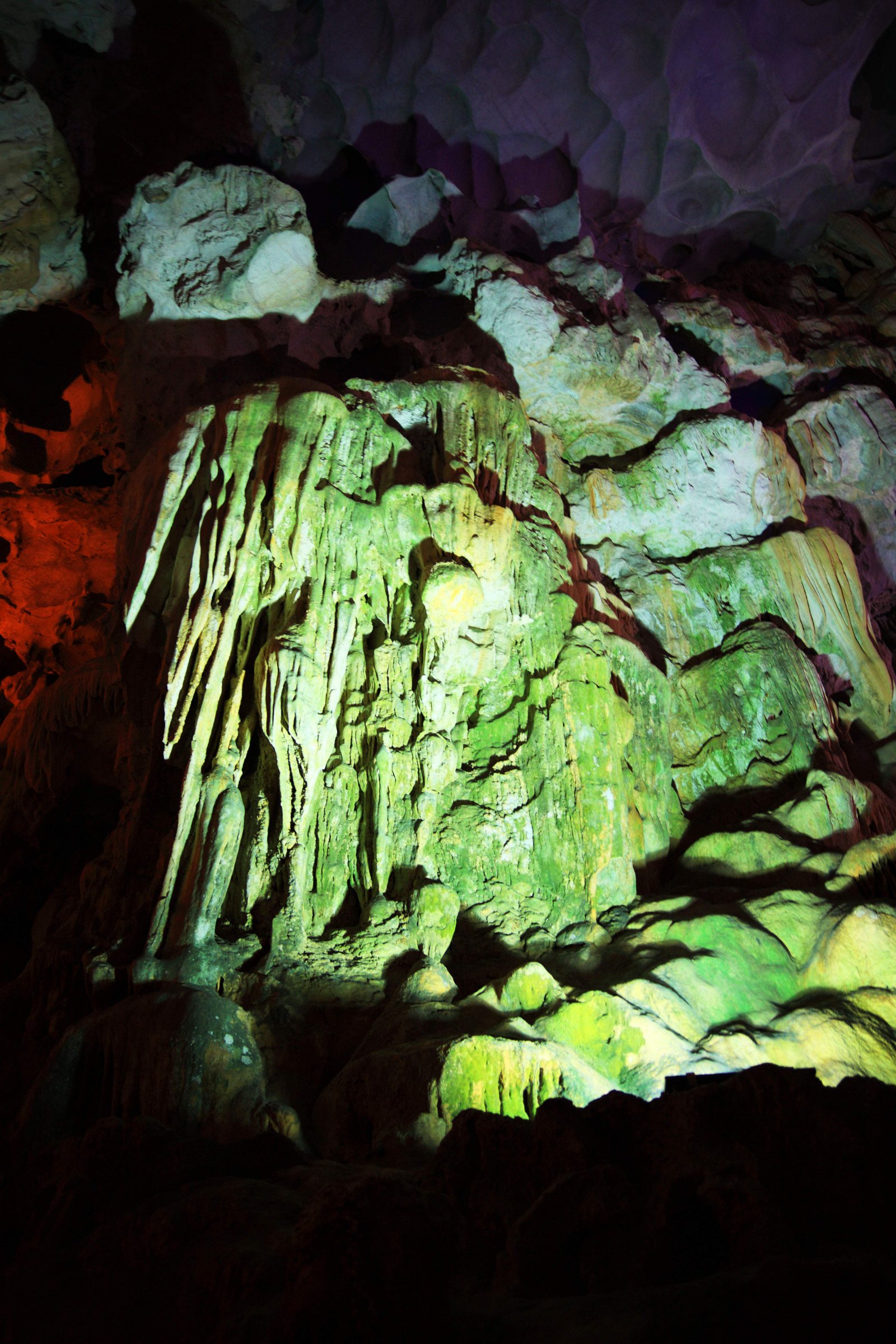 photo,material,free,landscape,picture,stock photo,Creative Commons,Halong Bay Tien Kung cave, , , ,
