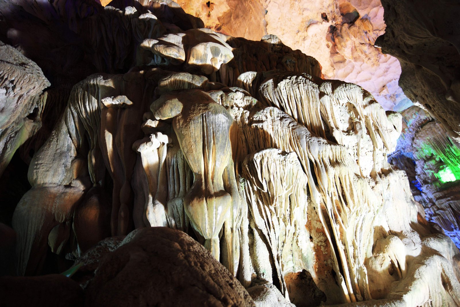 photo,material,free,landscape,picture,stock photo,Creative Commons,Halong Bay Tien Kung cave, , , ,