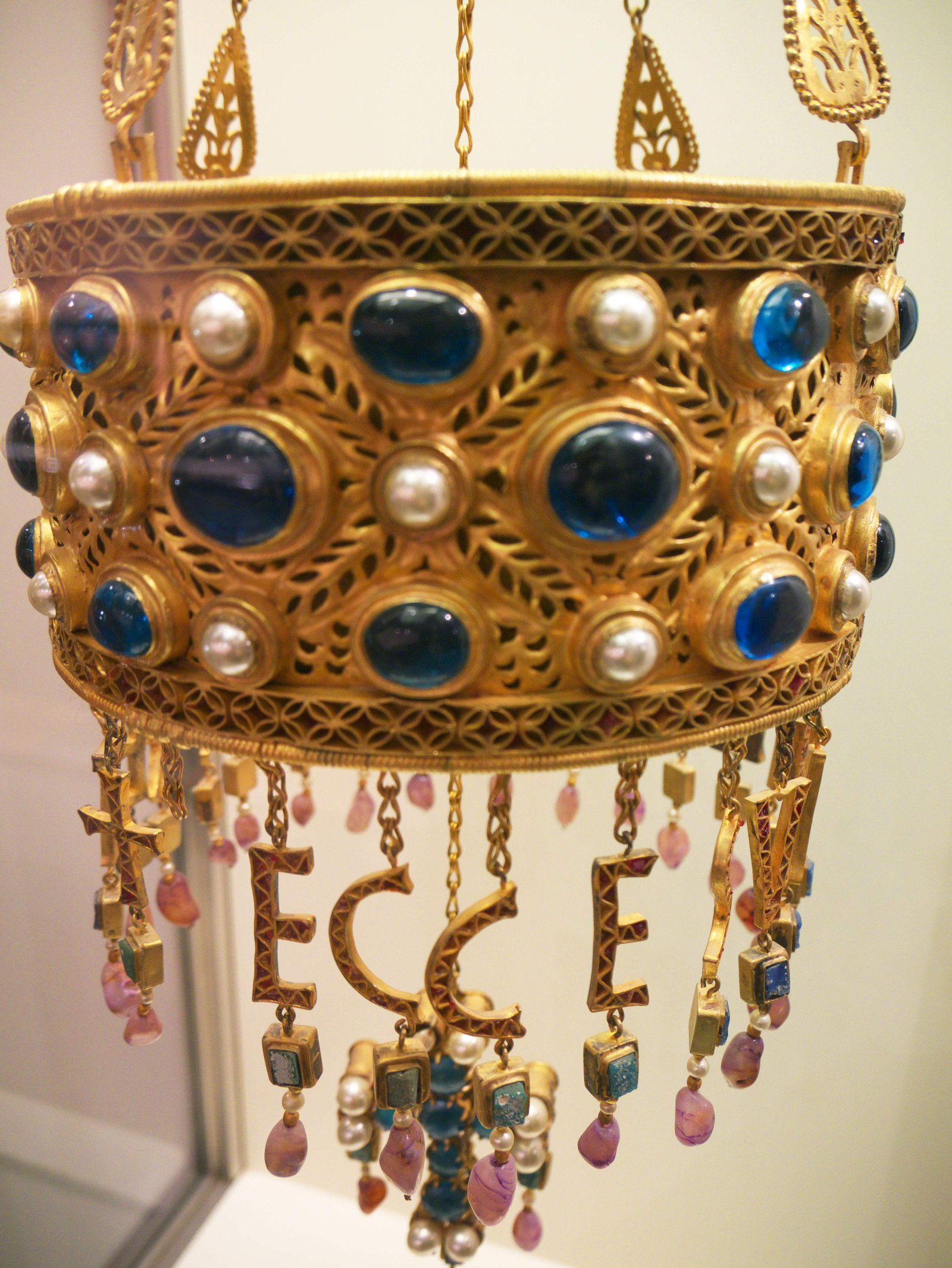 photo,material,free,landscape,picture,stock photo,Creative Commons,Crown of the king of recess bin votive, , , ,