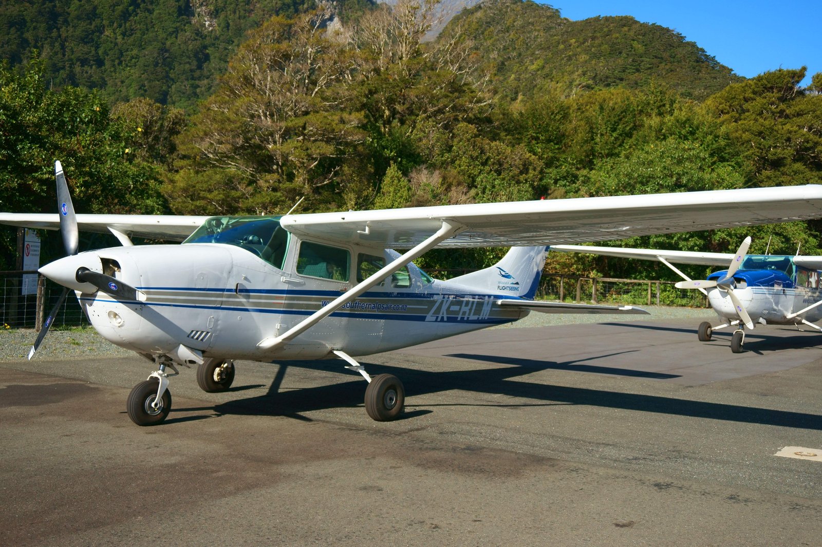 photo,material,free,landscape,picture,stock photo,Creative Commons,Cessna aircraft, , , , 