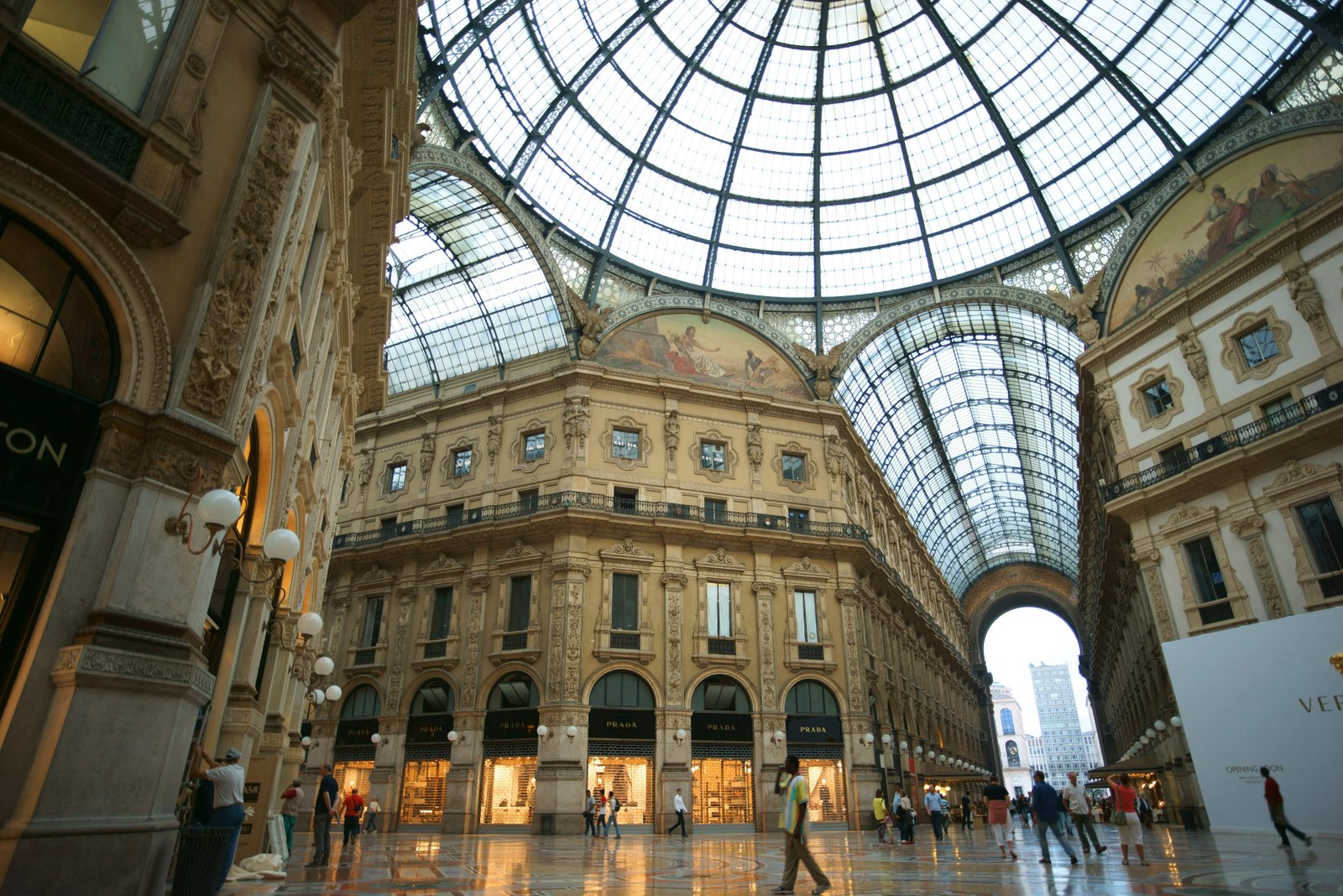 photo,material,free,landscape,picture,stock photo,Creative Commons,The gamut of Milan Leg Rear, , , , 