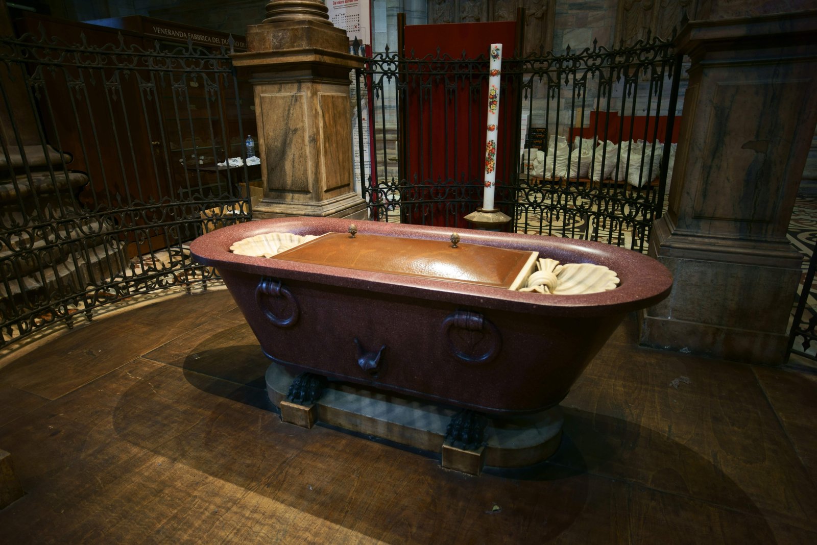 photo,material,free,landscape,picture,stock photo,Creative Commons,A view of the Duomo of Milan, , , ,