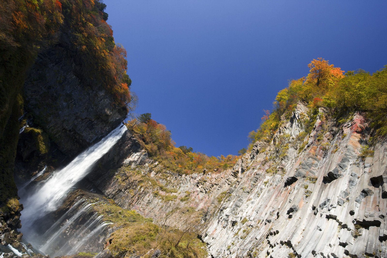 photo,material,free,landscape,picture,stock photo,Creative Commons,The sunlight Kegon Falls, waterfall, Maple, blue sky, Bave rock
