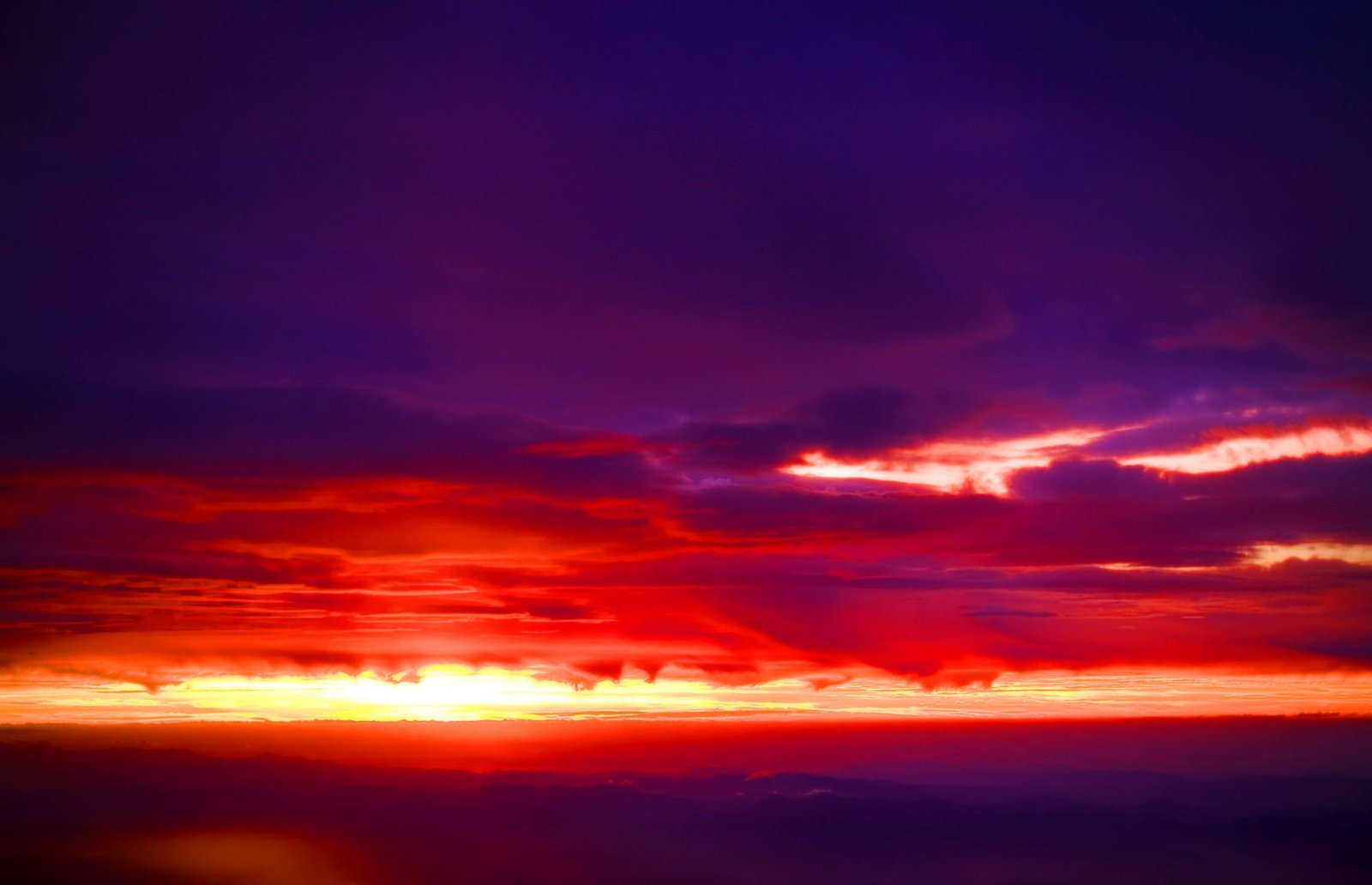 photo,material,free,landscape,picture,stock photo,Creative Commons,A crimson sunset, Crimson, Red, The setting sun, The sun