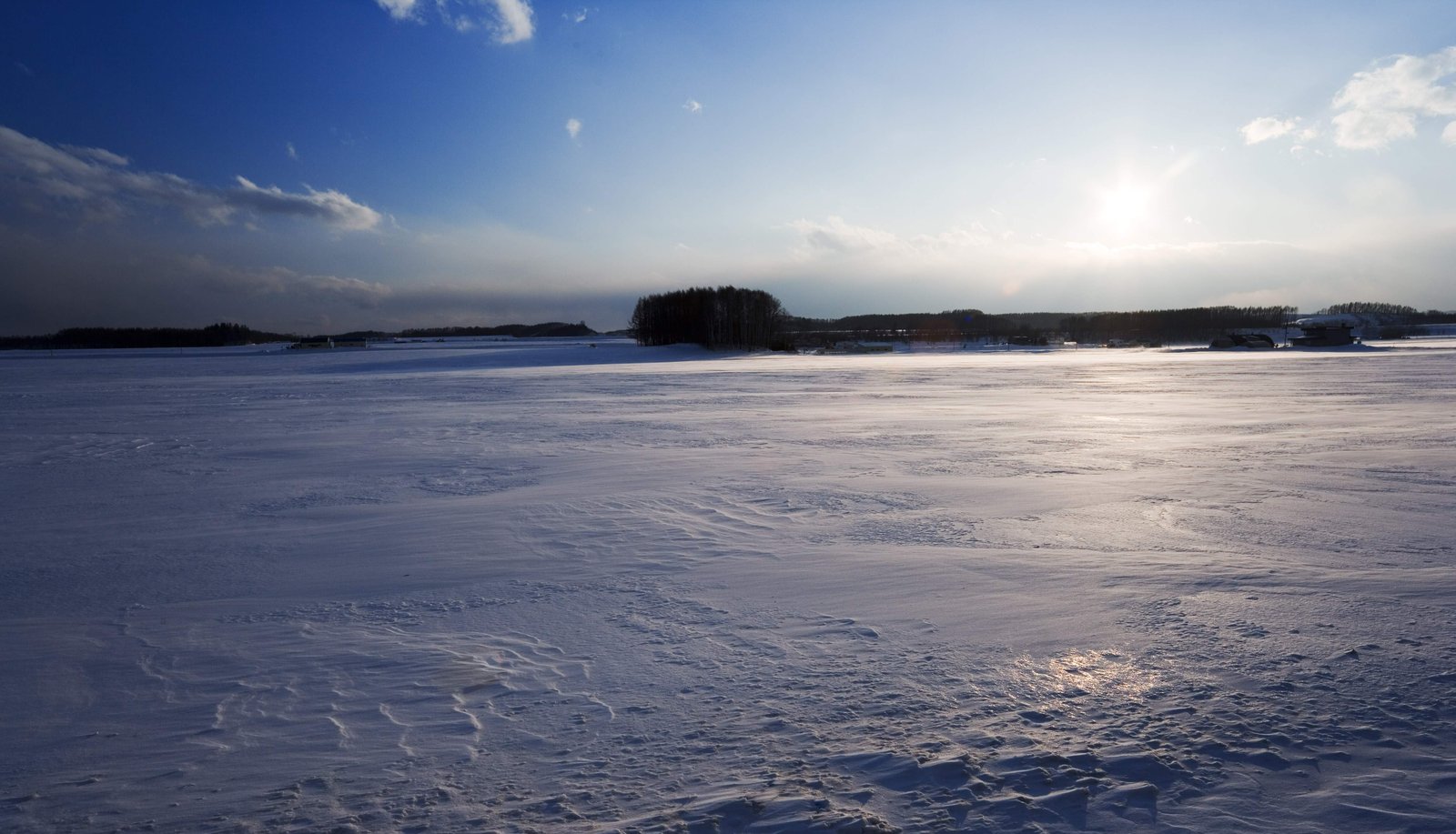 photo,material,free,landscape,picture,stock photo,Creative Commons,Nightfall of a snowy field, snowy field, blue sky, The sun, I am cold