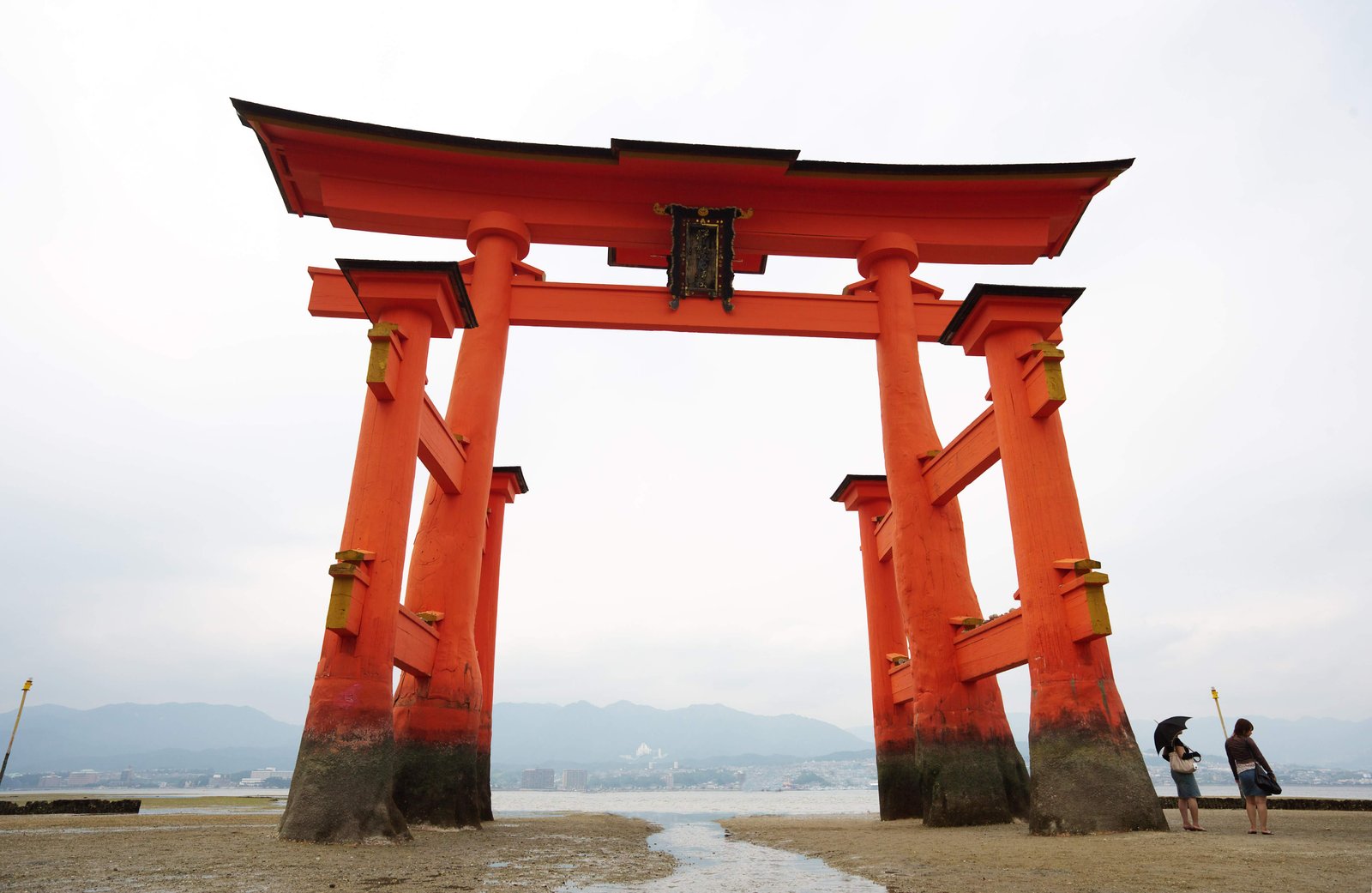 photo,material,free,landscape,picture,stock photo,Creative Commons,Otorii of Itsukushima-jinja Shrine, World's cultural heritage, Otorii, Shinto shrine, I am cinnabar red