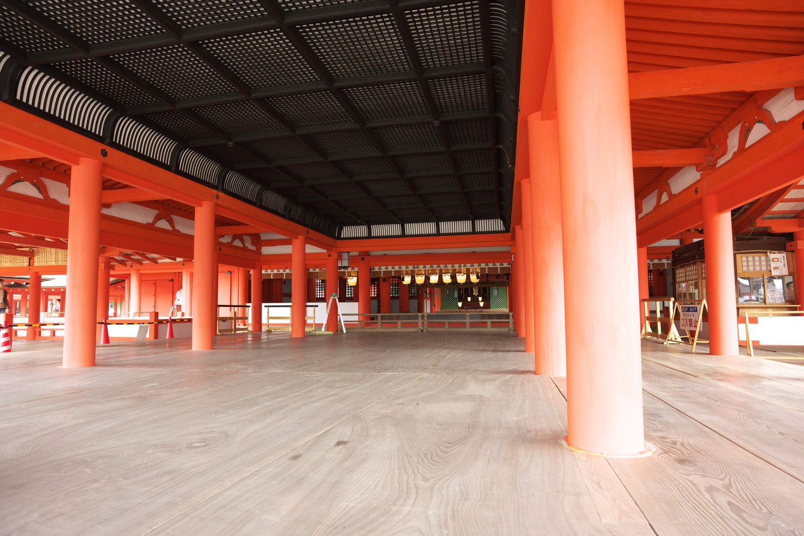 photo,material,free,landscape,picture,stock photo,Creative Commons,A main shrine of Itsukushima-jinja Shrine, World's cultural heritage, main shrine, Shinto shrine, I am cinnabar red