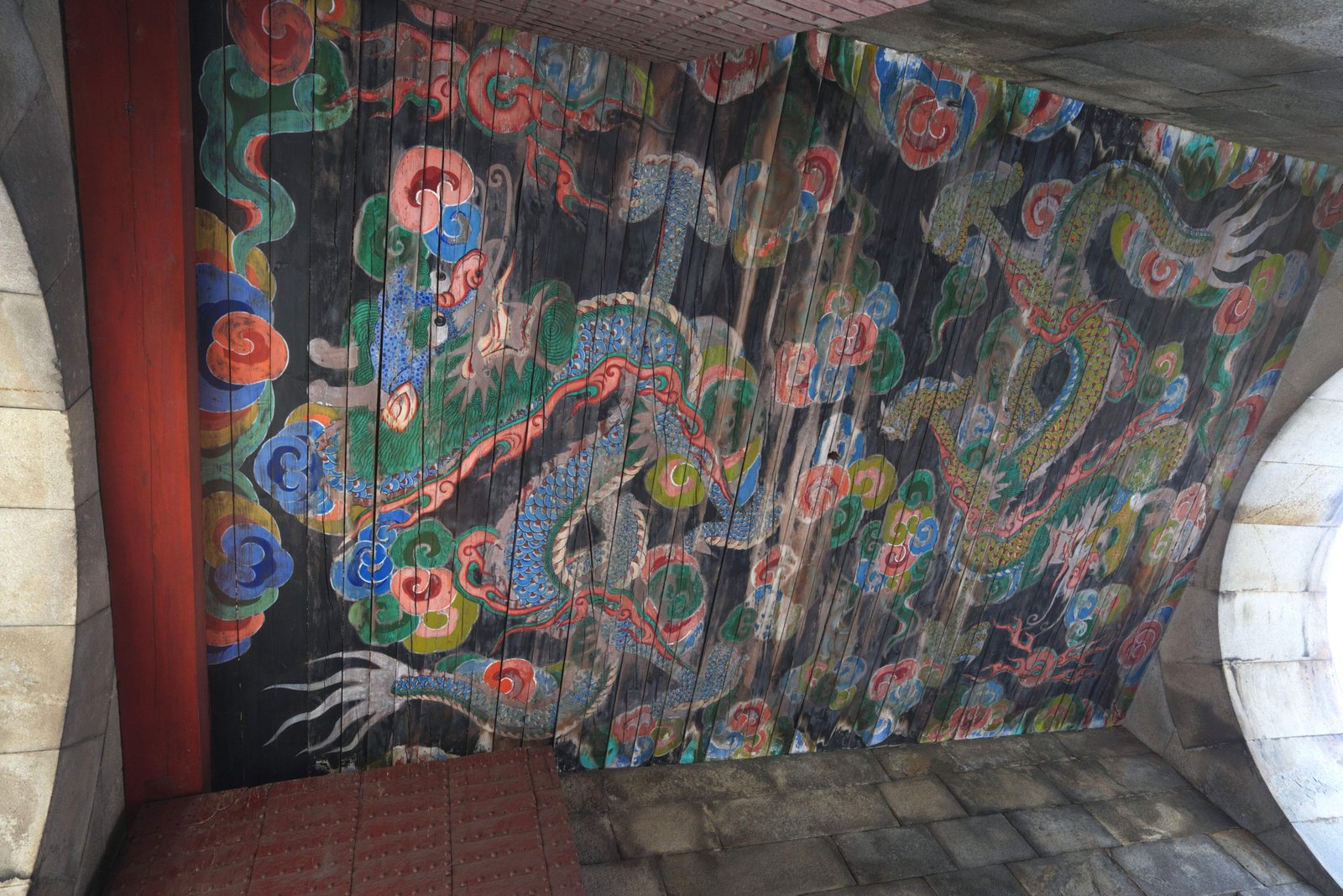 写真,素材,無料,フリー,フォト,クリエイティブ・コモンズ,風景,壁紙,八達門の竜の天井画, 龍, ドラゴン, 極彩色, 天井画