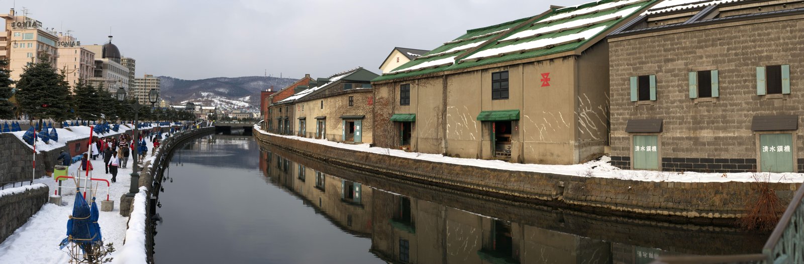 photo,material,free,landscape,picture,stock photo,Creative Commons,Otaru canal, Canal, Warehouse, Street lamp, Snow cover