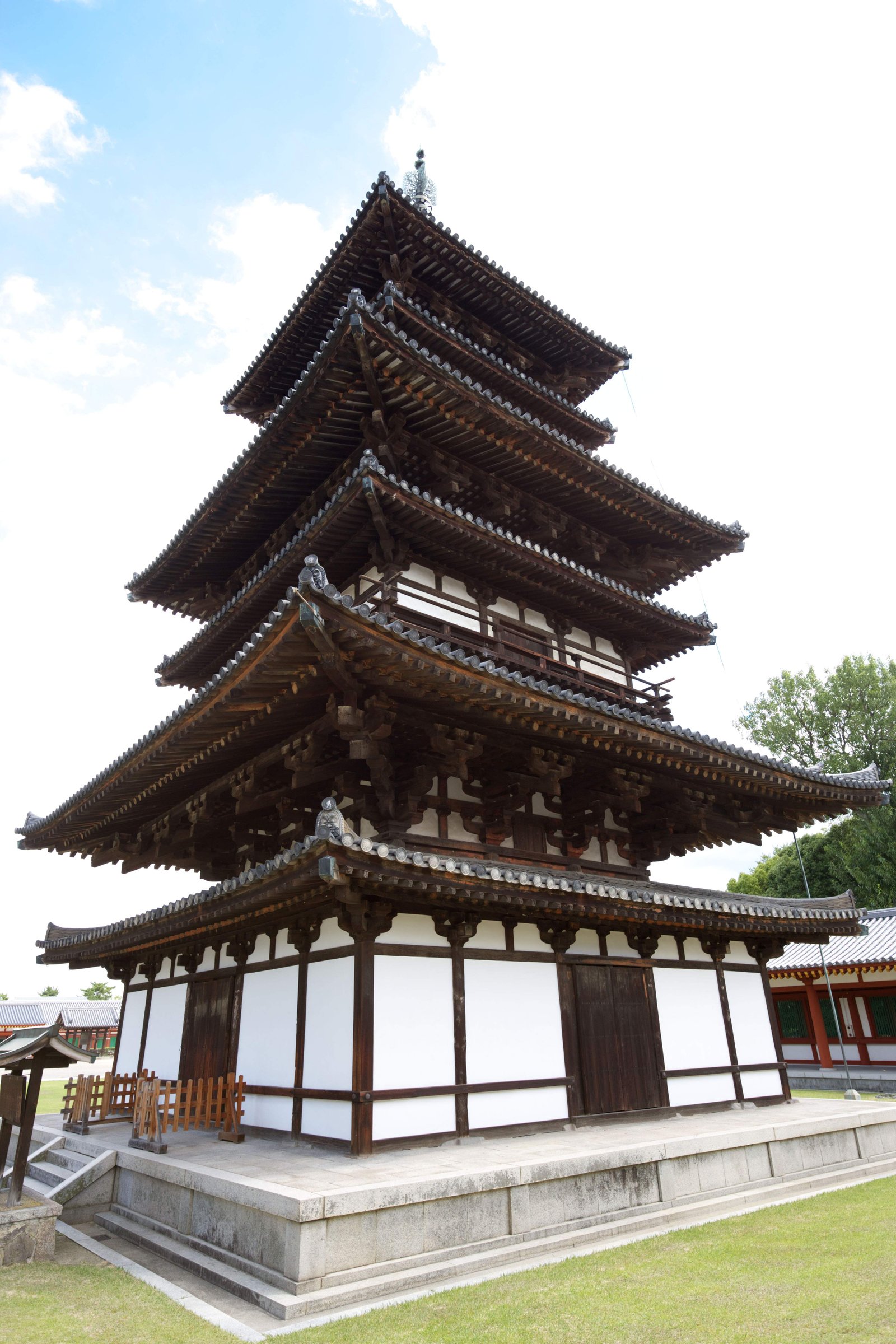 写真,素材,無料,フリー,フォト,クリエイティブ・コモンズ,風景,壁紙,薬師寺 東塔, 朱塗り, 薬師如来, 伽藍, 仏教寺院