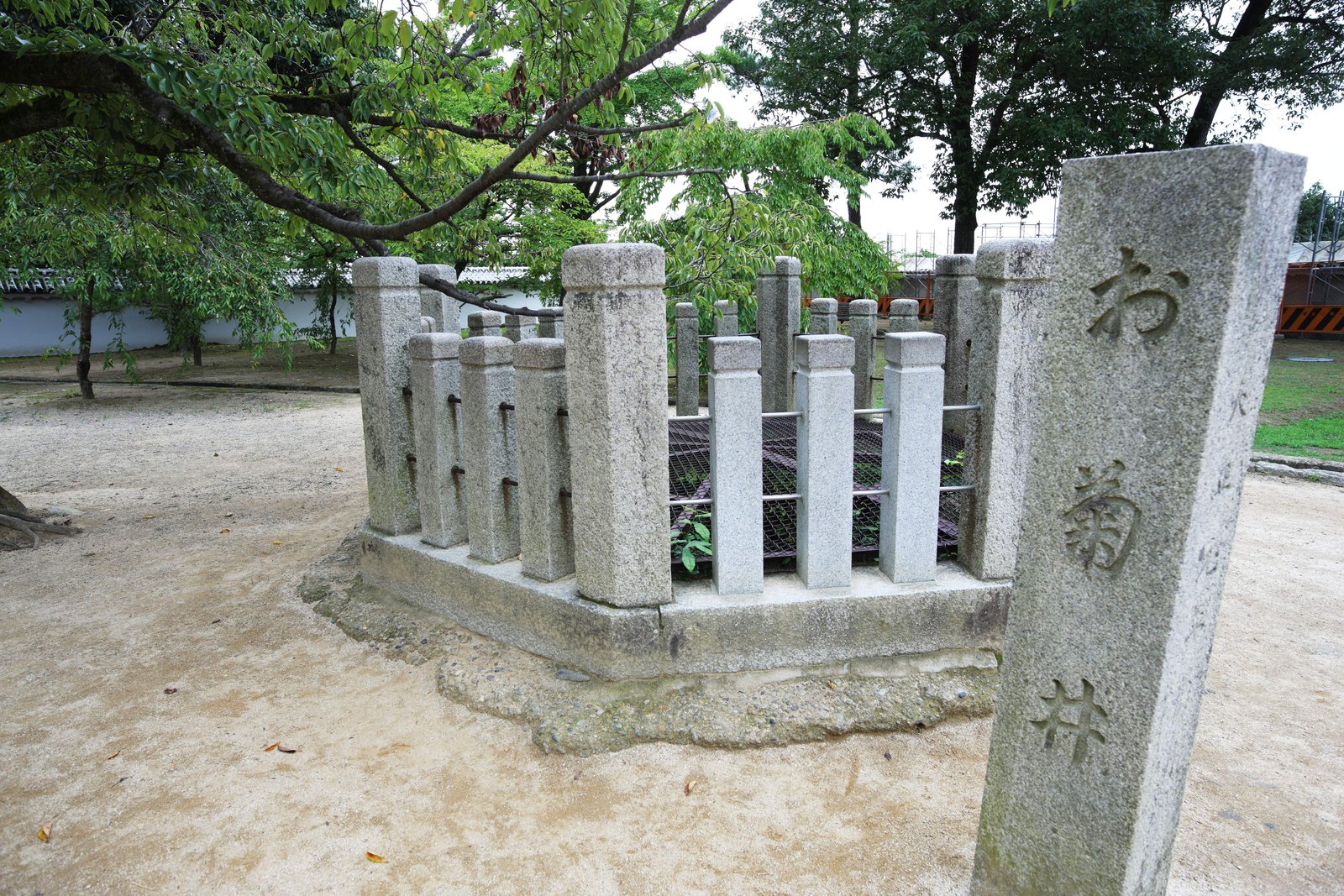 写真,素材,無料,フリー,フォト,クリエイティブ・コモンズ,風景,壁紙,姫路城 お菊井戸, 国宝四城, 小寺則職, 弾四朗, 足りないお皿