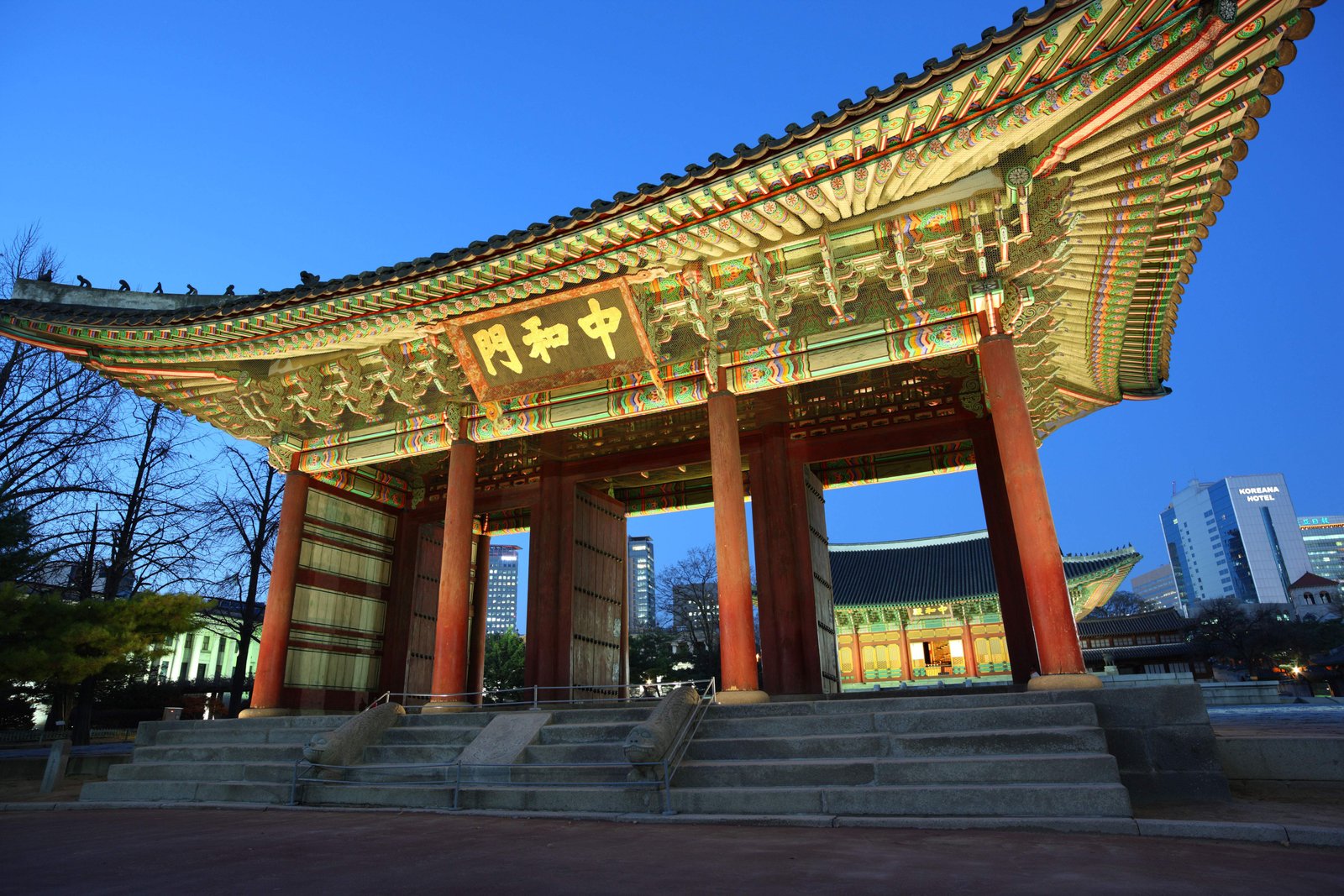 写真,素材,無料,フリー,フォト,クリエイティブ・コモンズ,風景,壁紙,徳寿宮 中和門, 宮殿建築, 朱塗り, 雑像, 伝統建築