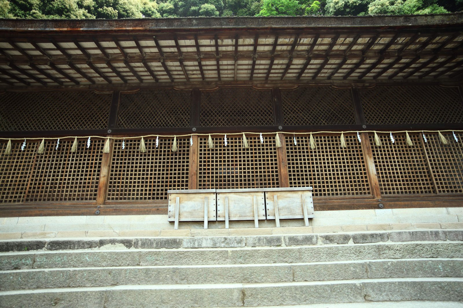 写真,素材,無料,フリー,フォト,クリエイティブ・コモンズ,風景,壁紙,宇治上神社 本殿, 日本最古, 応神天皇, 翳, 笏