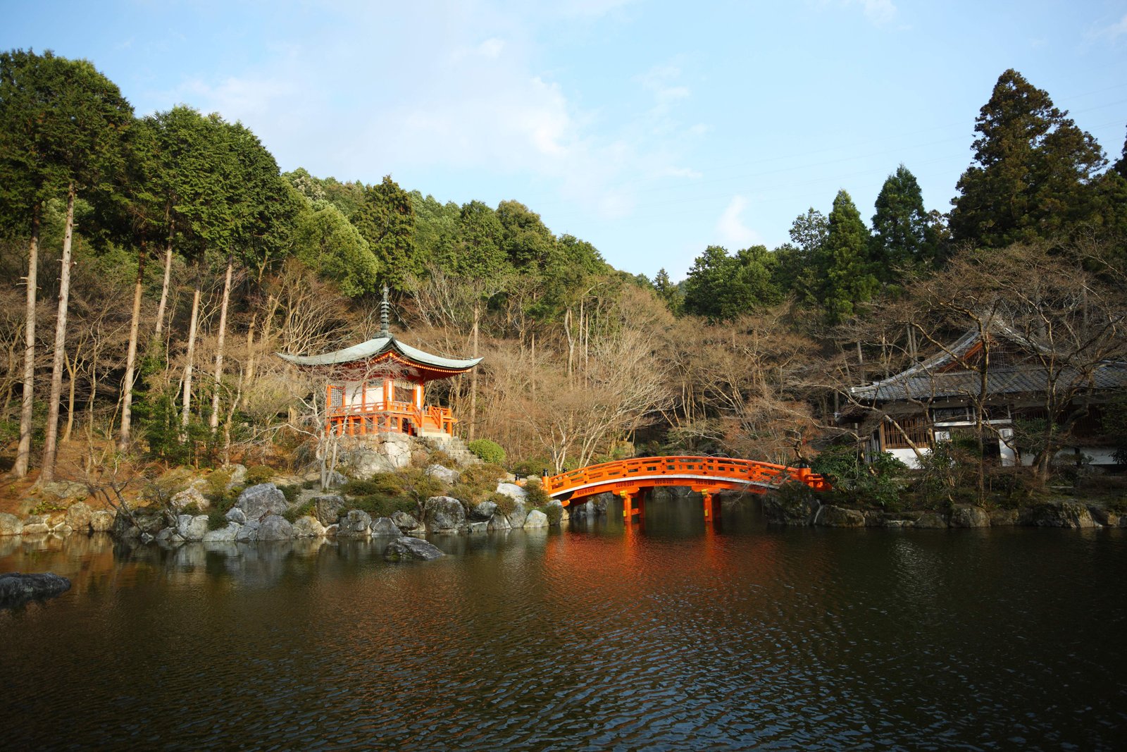 写真,素材,無料,フリー,フォト,クリエイティブ・コモンズ,風景,壁紙,醍醐寺 弁天堂, 仏教寺院, 池, 弁財天, 朱塗り