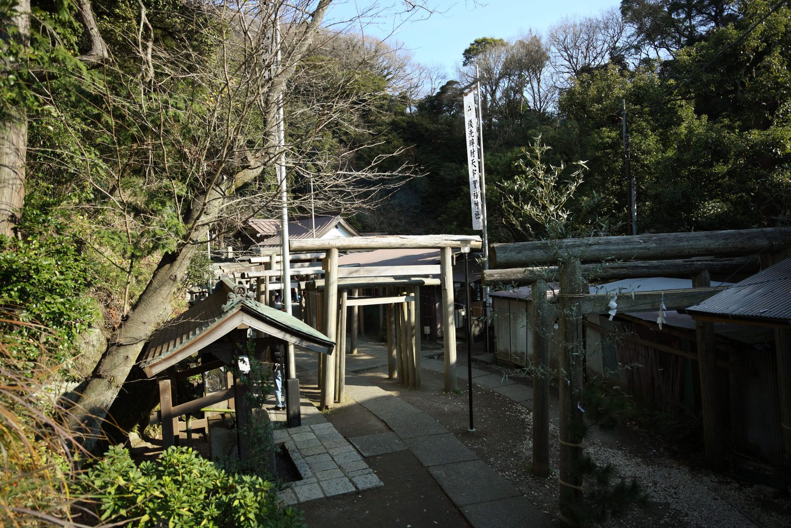写真,素材,無料,フリー,フォト,クリエイティブ・コモンズ,風景,壁紙,銭洗い弁天 鳥居, 鳥居, 参拝, 弁天様, 金儲け