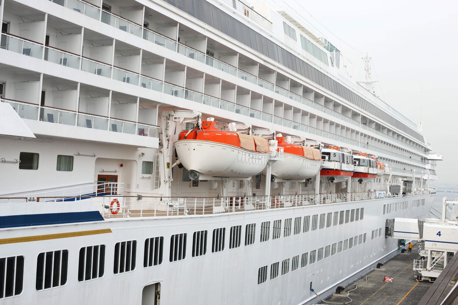 photo,material,free,landscape,picture,stock photo,Creative Commons,Luxurious passenger liner Asuka II, The sea, ship, large pier, Yokohama