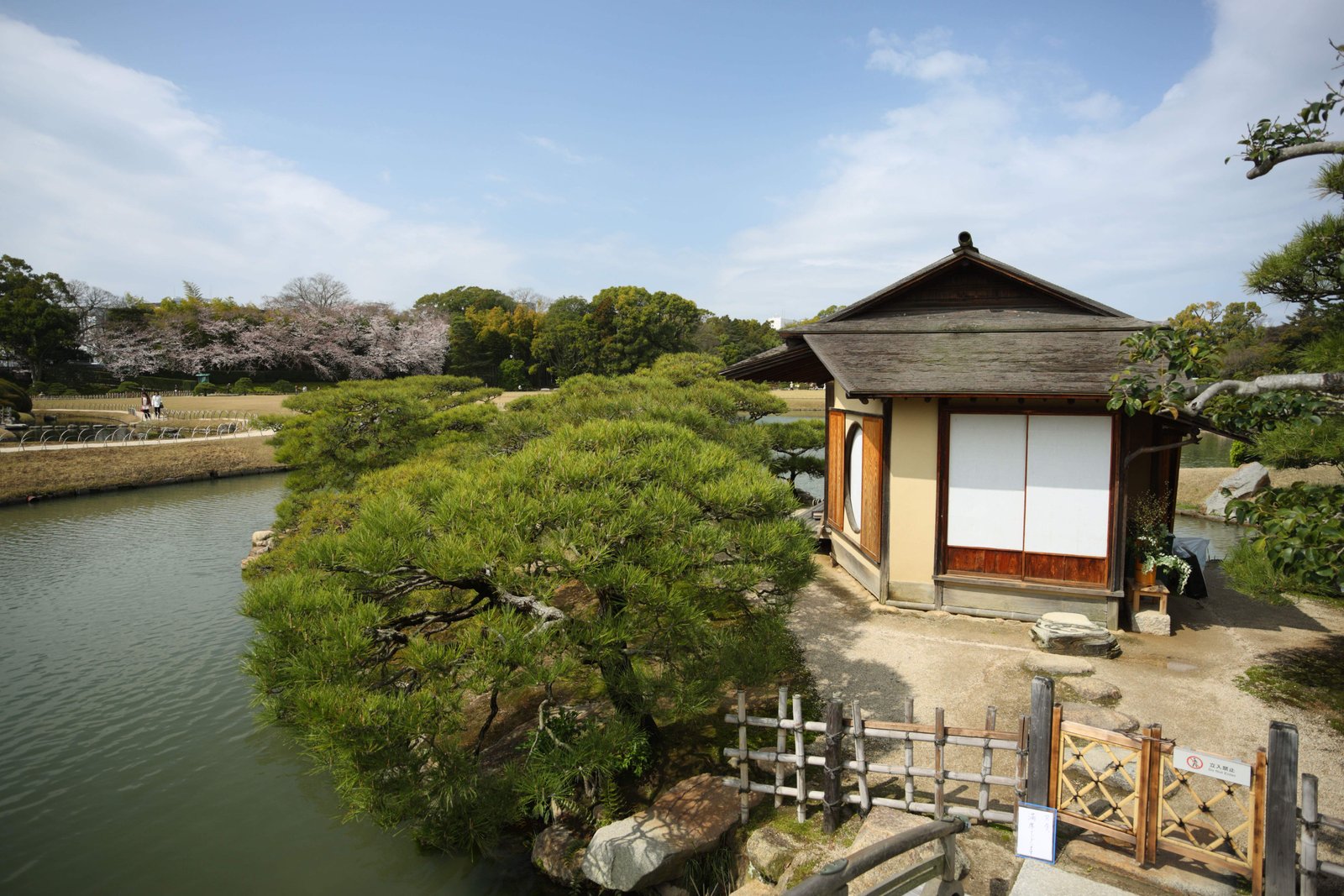 写真,素材,無料,フリー,フォト,クリエイティブ・コモンズ,風景,壁紙,後楽園 島茶屋, 茶屋, 橋, 茶室, 日本庭園