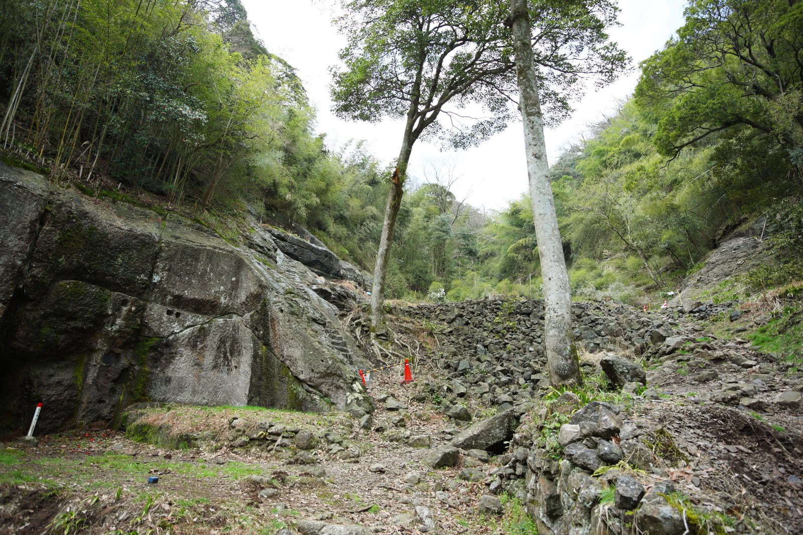 写真,素材,無料,フリー,フォト,クリエイティブ・コモンズ,風景,壁紙,石見銀山 集落跡, 階段, 遺跡, 坑道, Somo