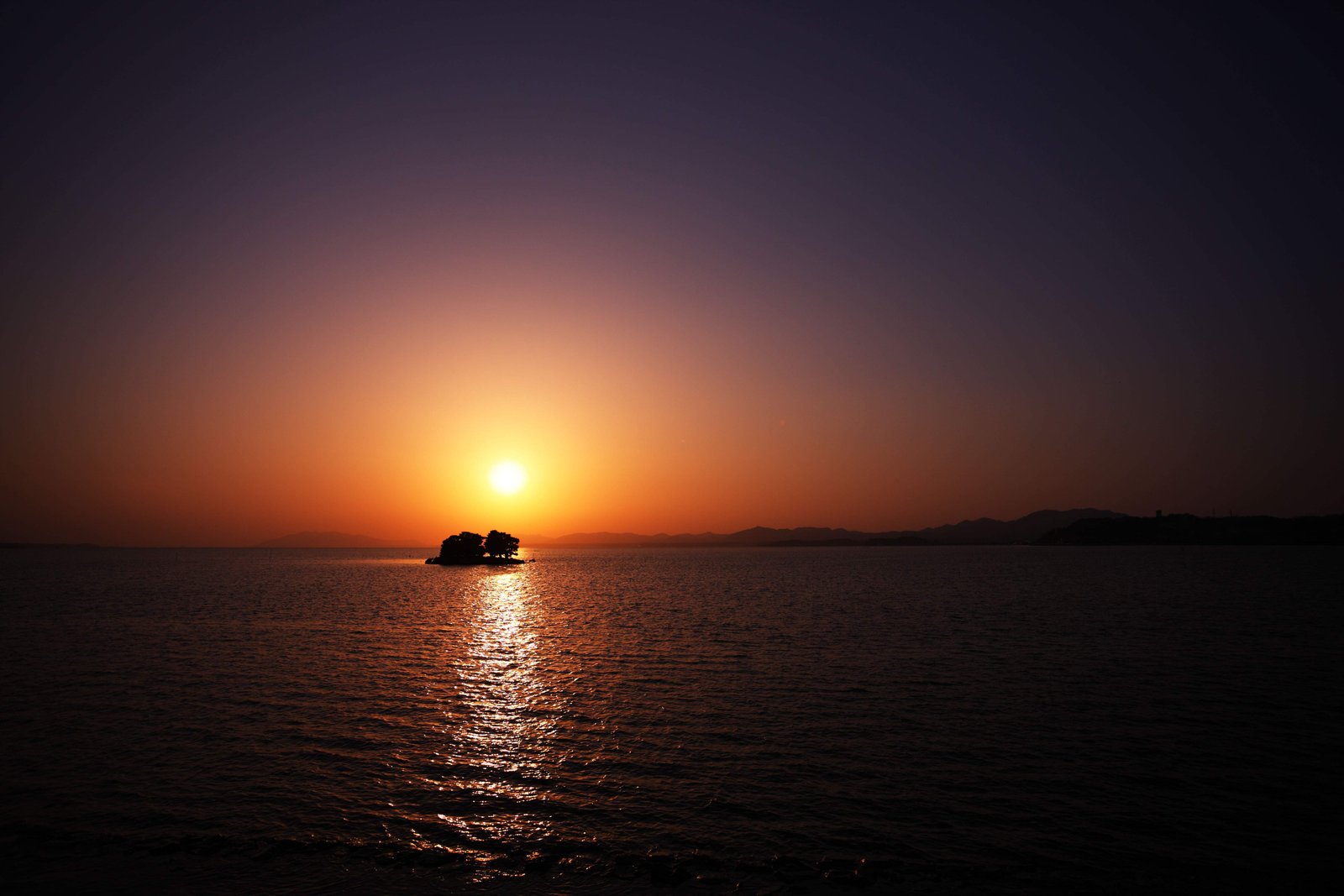 photo,material,free,landscape,picture,stock photo,Creative Commons,The setting sun of Lake Shinji-ko, The sun, The surface of the water, Bride Island, 100 selections of Japanese setting sun