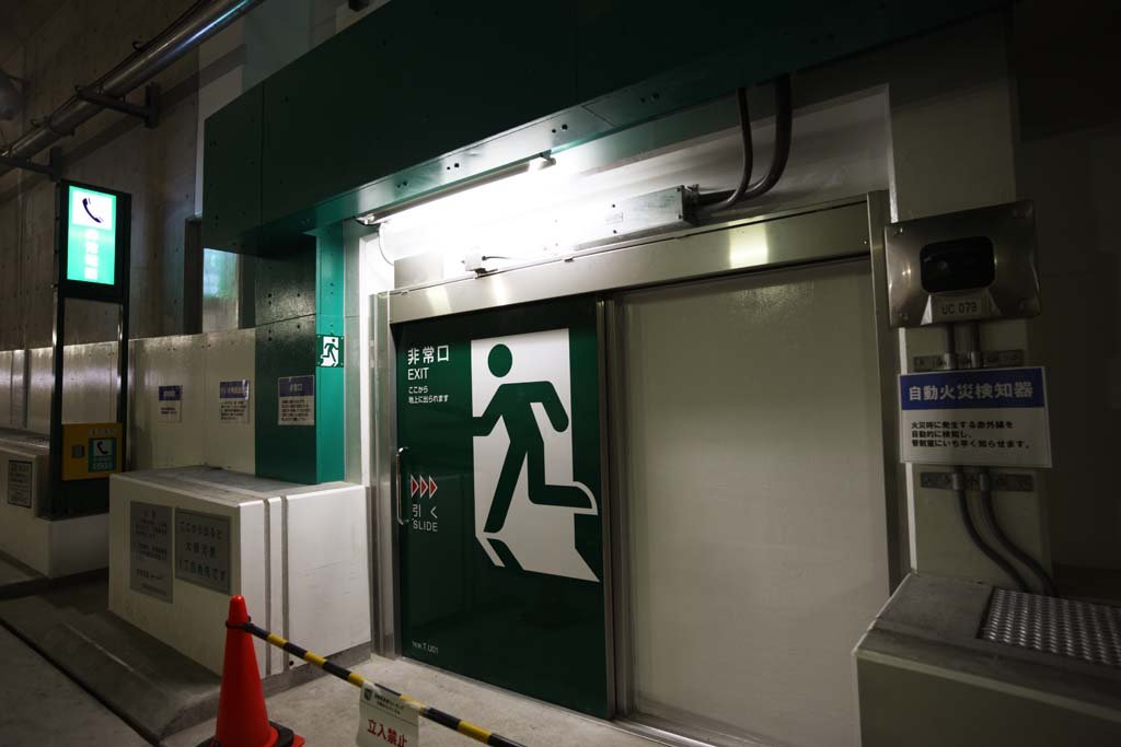 �ʐ^,�f��,����,�t���[,�t�H�g,�N���G�C�e�B�u�E�R�����Y,���i,�ǎ�,��s�����̔���, ���h�A, ���d�b, ���H, �ً}��