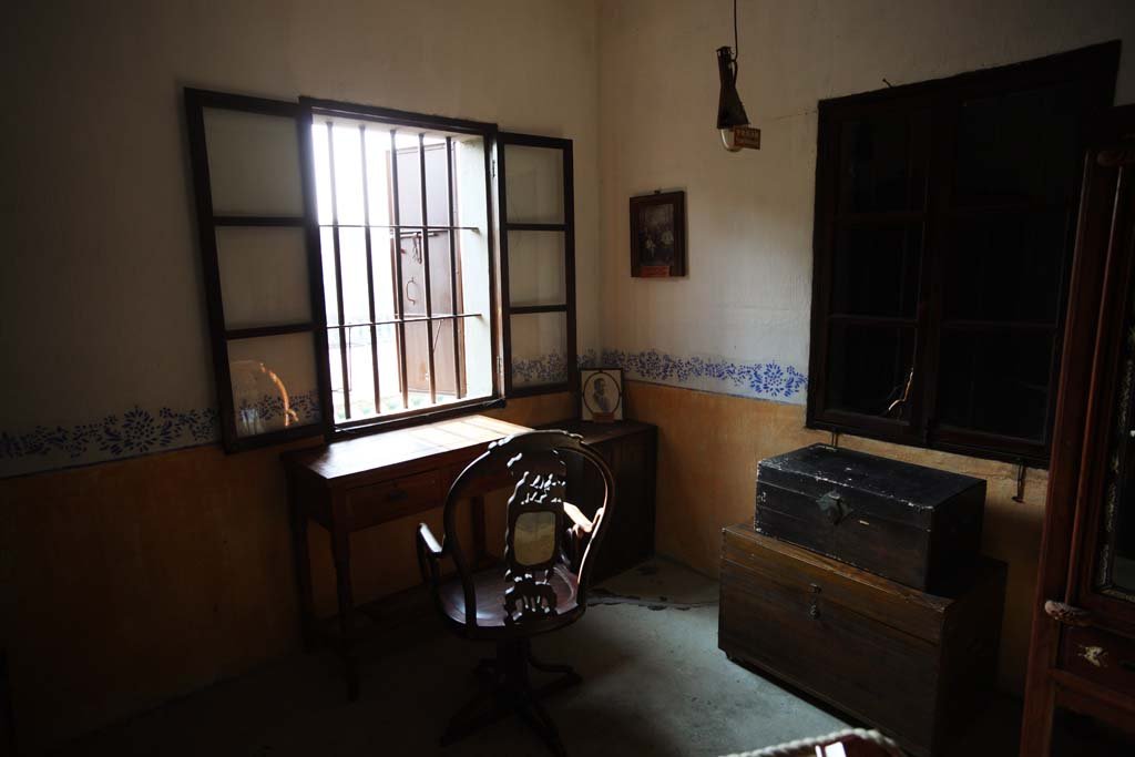 photo,material,free,landscape,picture,stock photo,Creative Commons,A ZiLiCun signature stone mansion, Furniture, sculpture, [a stone lap]A tower, I am Western-style