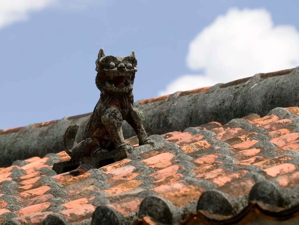 photo,material,free,landscape,picture,stock photo,Creative Commons,Sea Sir to bark, SeSir, good luck charm, Okinawa, roof