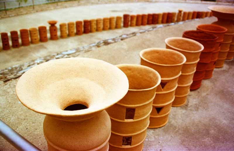 photo,material,free,landscape,picture,stock photo,Creative Commons,Earthenware and an ancient tomb, earthenware, ancient tomb, , 