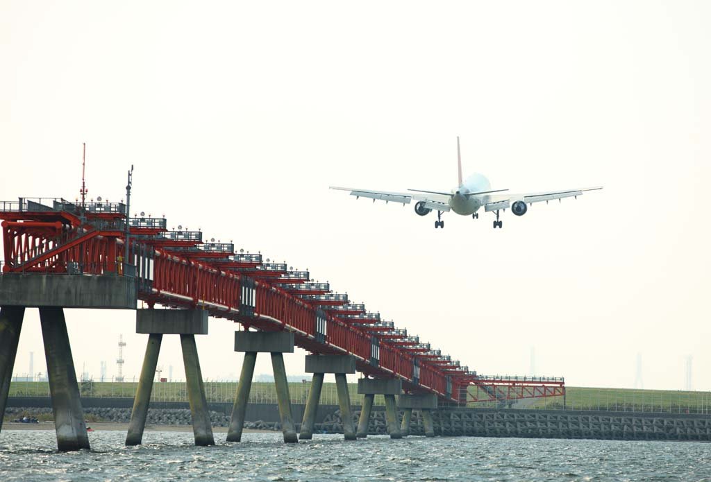 photo,material,free,landscape,picture,stock photo,Creative Commons,Landing, landing, runway, The sea, wing