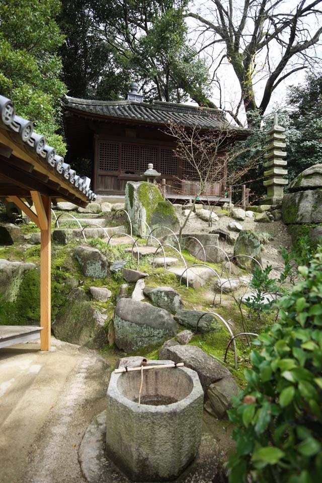 photo,material,free,landscape,picture,stock photo,Creative Commons,Koraku-en Garden loving look temple, lattice window, Kannon image, washbowl, Tradition architecture