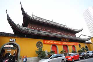 photo,material,free,landscape,picture,stock photo,Creative Commons,A ball temple, Chaitya, The main gate of a Buddhist temple, Yellow, two-pole banner