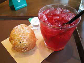 photo,material,free,landscape,picture,stock photo,Creative Commons,A doughnut, round doughnut, An ice herb tea, Red, snack