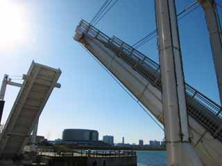 photo,material,free,landscape,picture,stock photo,Creative Commons,A bascule bridge, bridge, movable bridge, blue sky, I open