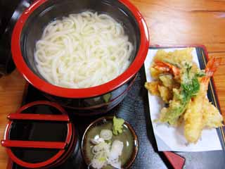 photo,material,free,landscape,picture,stock photo,Creative Commons,Noodles hot from a caldron and hot broth, Cooking, Food, , 