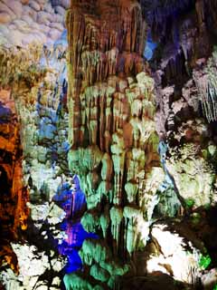 photo,material,free,landscape,picture,stock photo,Creative Commons,Halong Bay Tien Kung cave, , , , 