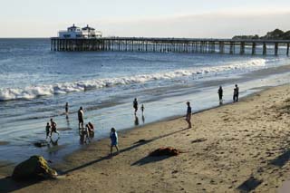 photo,material,free,landscape,picture,stock photo,Creative Commons,Seaside resort in evening, sandy beach, wave, barge, beach