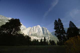 photo,material,free,landscape,picture,stock photo,Creative Commons,Morning of yosemite, cliff, rock, Granite, grassy plain