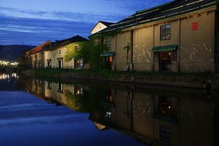 foto,tela,gratis,paisaje,fotografa,idea,Paisaje de tarde de canal de Otaru, Canal, Farola, La superficie del agua, Depsito de ladrillo