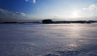 Foto, materieel, vrij, landschap, schilderstuk, bevoorraden foto,Nightfall van een snowy veld, Besneeuwd veld, Blauwe lucht, De zon, Ik ben koud