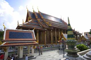 Foto, materieel, vrij, landschap, schilderstuk, bevoorraden foto,Een colonne van de Tempel van de Emerald Buddha belangrijkste hal van een Boeddhist tempel, Goud, Boeddha, Tempel van de Smaragd Boeddha, Bezoekende touristenplaats