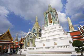 photo,material,free,landscape,picture,stock photo,Creative Commons,A golden pagoda of Temple of the Emerald Buddha, Gold, Buddha, Temple of the Emerald Buddha, Sightseeing