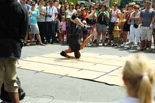 fotografia, materiale, libero il panorama, dipinga, fotografia di scorta,Un ballerino stradale, rotazione di testa, ballo di interruzione, spettacolo stradale, Anca-ecciti